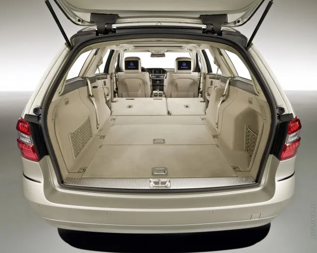 Mercedes-Benz E 250 CGI AT — 2