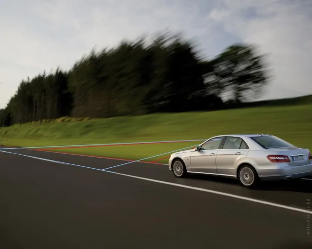 Mercedes-Benz E-Class W212 седан — 14