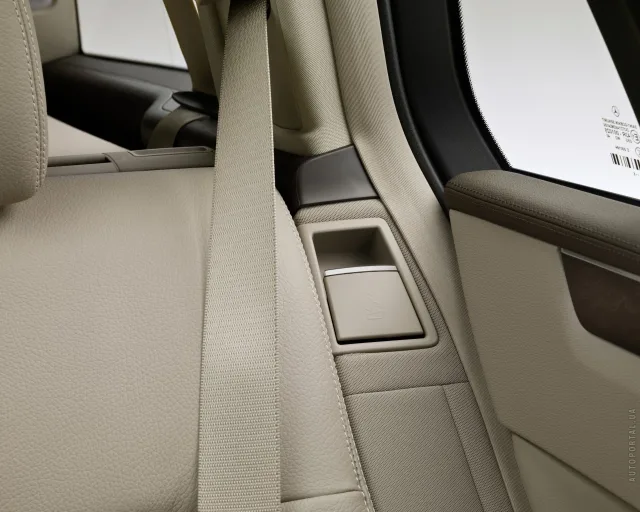 Mercedes-Benz E 250 CGI AT — 18
