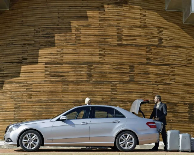 Mercedes-Benz E-Class W212 седан — 16