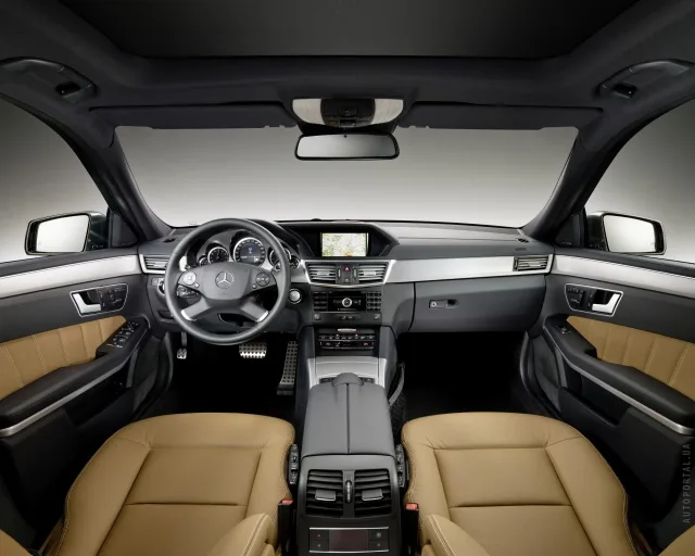 Mercedes-Benz E 250 CGI AT — 15
