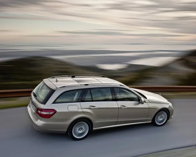 Mercedes-Benz E 250 CGI AT — 23