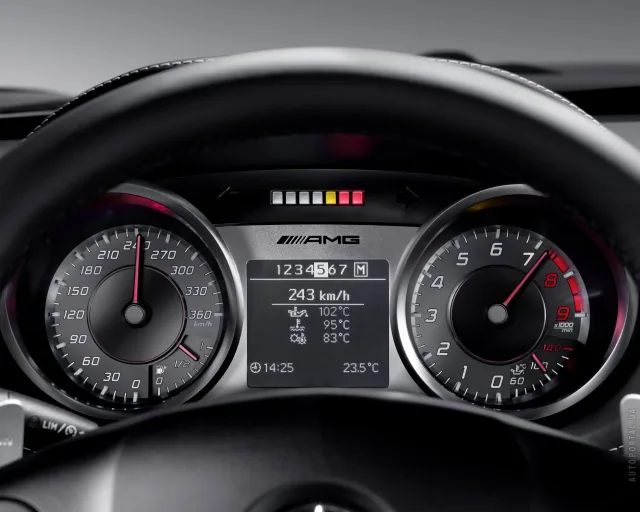 Mercedes-Benz SLS AMG (Мерседес Бенц СЛС АМГ) спорткар — 6