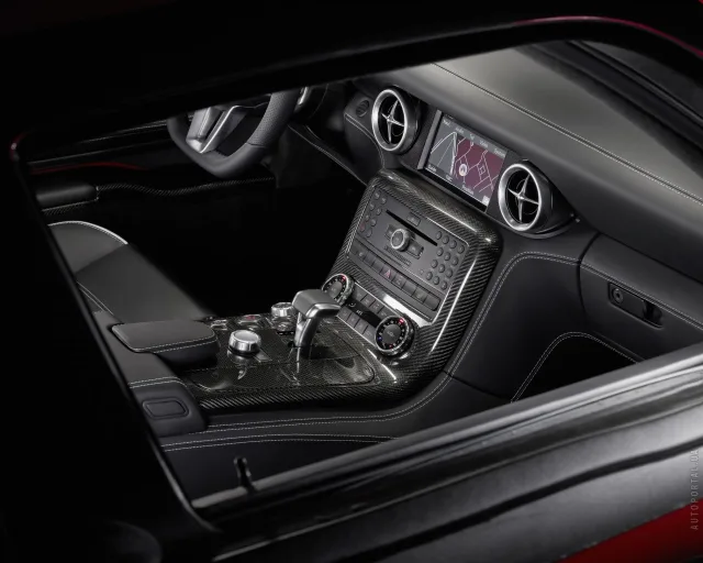 Mercedes-Benz SLS AMG (Мерседес Бенц СЛС АМГ) спорткар — 18