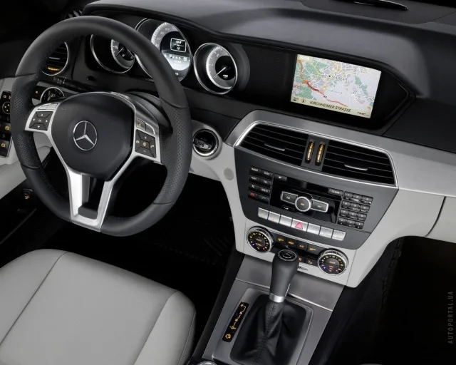 Mercedes-Benz C 200 CGI BlueEFFICIENCY — 14