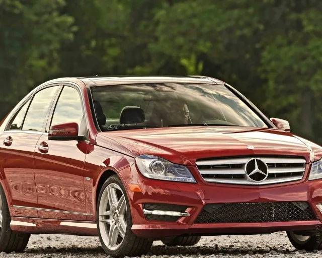 Mercedes-Benz C 200 CGI BlueEFFICIENCY — 25
