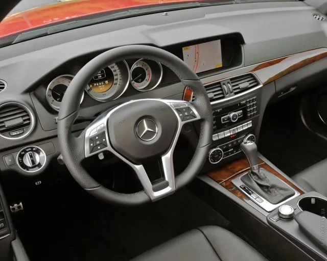 Mercedes-Benz C 200 CGI BlueEFFICIENCY — 2