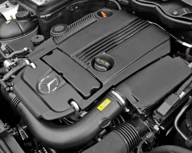 Mercedes-Benz C 200 CGI BlueEFFICIENCY — 22