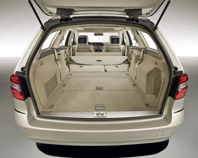 Mercedes-Benz E 250 CGI AT — 4