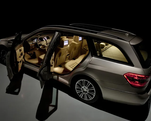 Mercedes-Benz E 250 CGI AT — 6