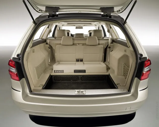 Mercedes-Benz E 250 CGI AT — 14