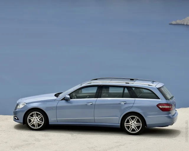 Mercedes-Benz E 250 CGI AT — 22
