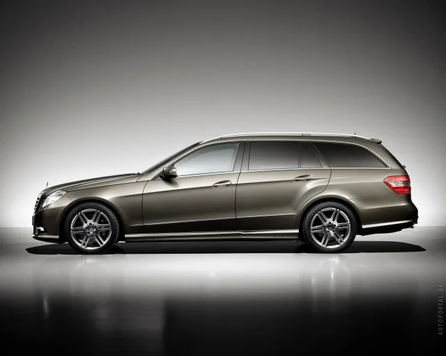 Mercedes-Benz E 250 CGI AT — 24