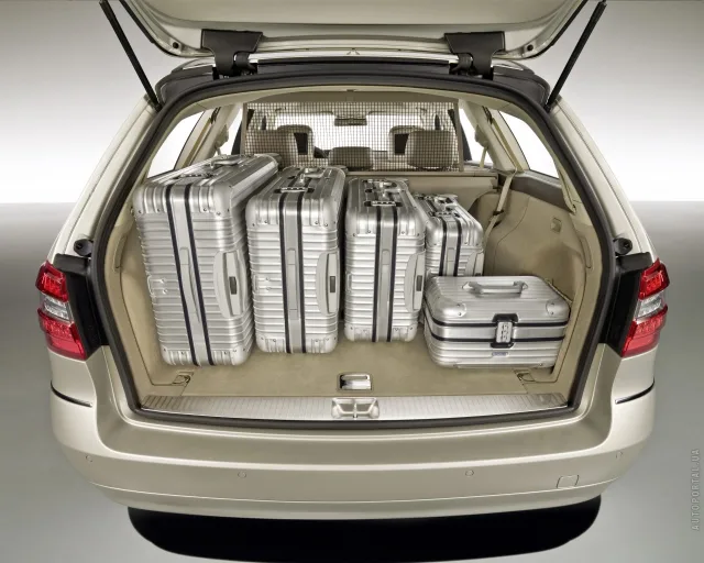 Mercedes-Benz E 250 CGI AT — 5
