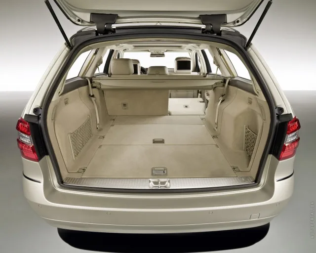 Mercedes-Benz E 250 CGI AT — 13