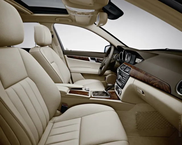 Mercedes-Benz C 200 CGI BlueEFFICIENCY — 3