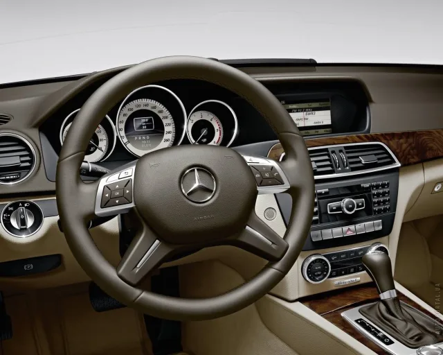 Mercedes-Benz C 200 CGI BlueEFFICIENCY — 5