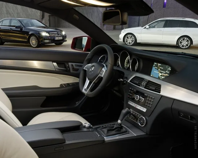 Mercedes-Benz C 200 CGI BlueEFFICIENCY — 11