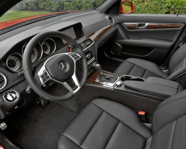 Mercedes-Benz C 200 CGI BlueEFFICIENCY — 13