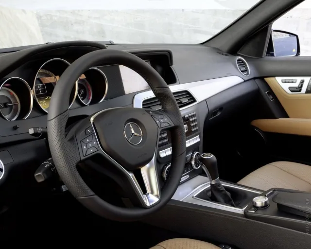 Mercedes-Benz C 200 CGI BlueEFFICIENCY — 19