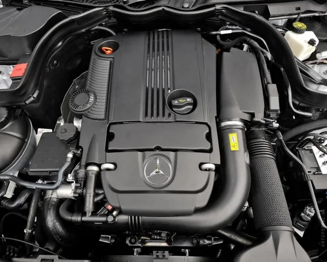 Mercedes-Benz C 200 CGI BlueEFFICIENCY — 21
