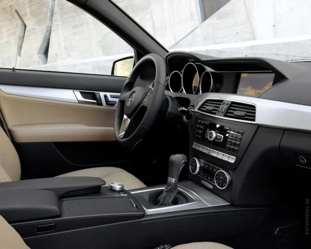 Mercedes-Benz C 200 CGI BlueEFFICIENCY — 7