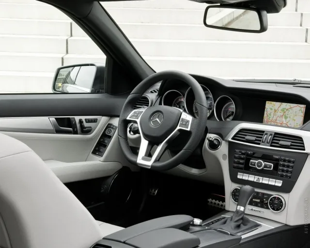 Mercedes-Benz C 200 CGI BlueEFFICIENCY — 15