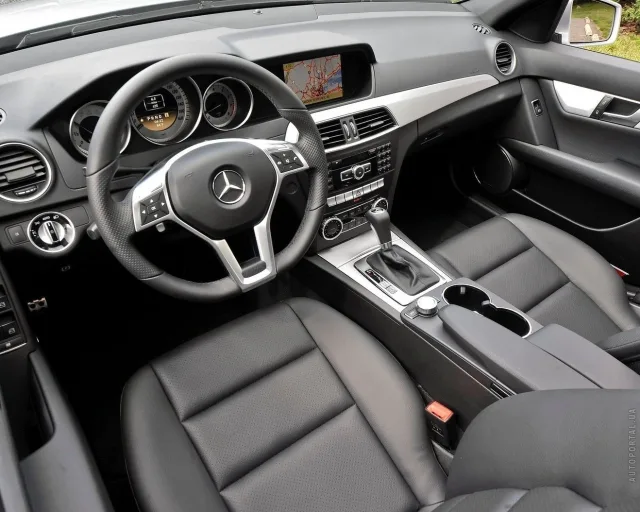 Mercedes-Benz C 200 CGI BlueEFFICIENCY — 4