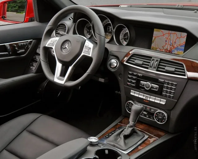 Mercedes-Benz C 200 CGI BlueEFFICIENCY — 8