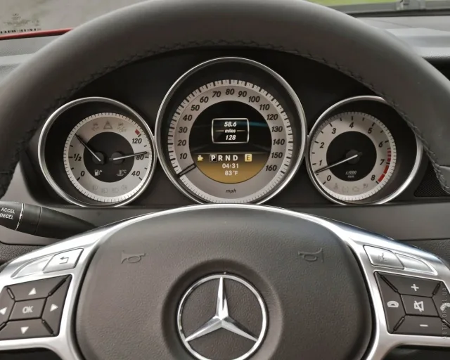 Mercedes-Benz C 200 CGI BlueEFFICIENCY — 16