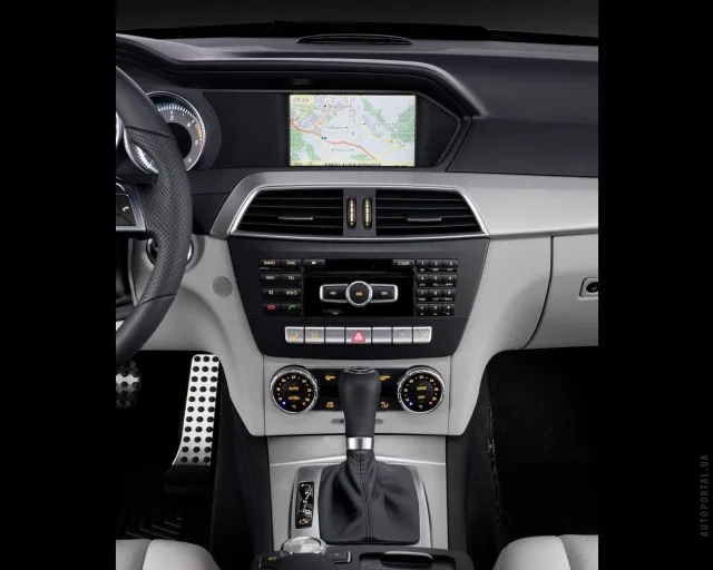 Mercedes-Benz C 200 CGI BlueEFFICIENCY — 20