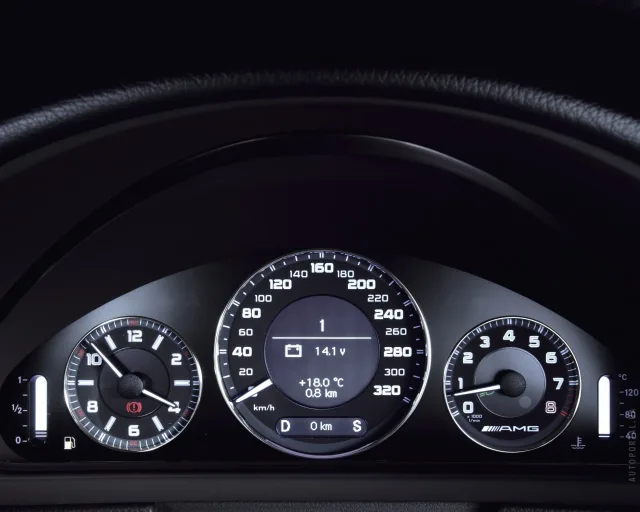Mercedes-Benz E 320 CDI AT 4Matic — 13