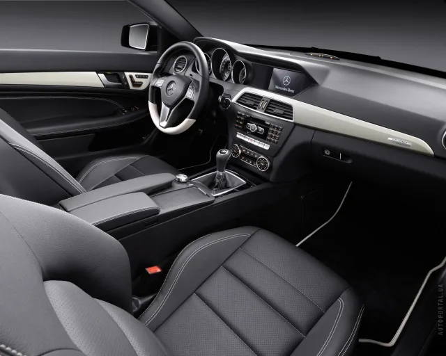 Mercedes-Benz C-Class Coupe C350 AT — 4