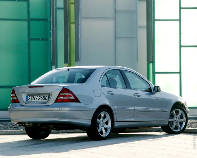 Mercedes-Benz C 220 CDI — 13