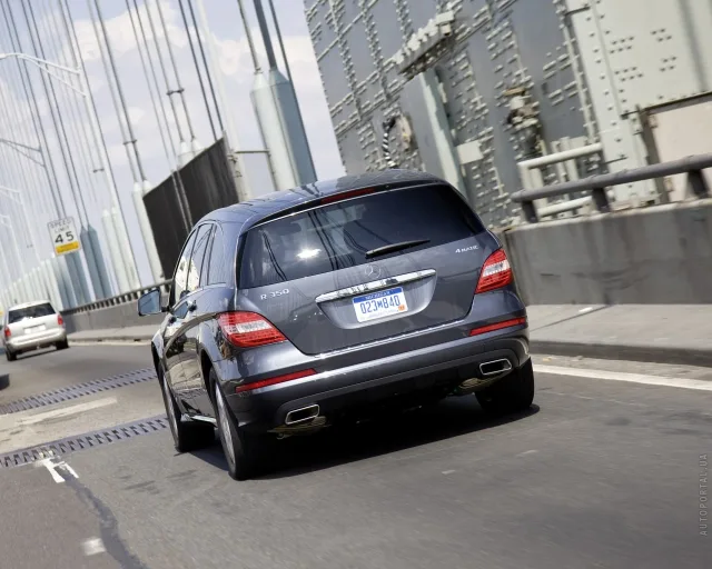 Mercedes-Benz R-Class мінівен — 13