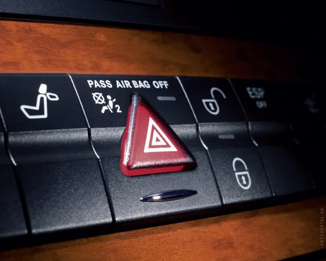 Mercedes-Benz E 320 CDI AT 4Matic — 14