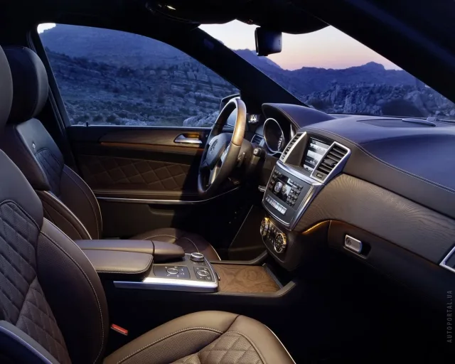 Mercedes-Benz GL-Class 2012 позашляховик — 13