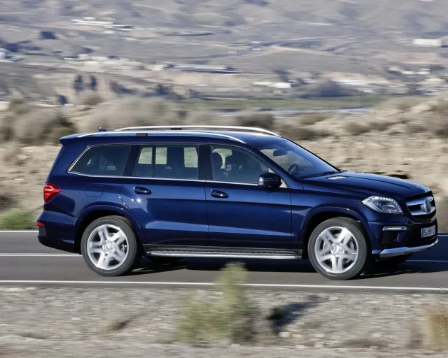 Mercedes-Benz GL-Class 2012 позашляховик — 21