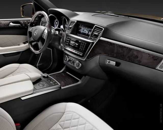 Mercedes-Benz GL-Class 2012 позашляховик — 11