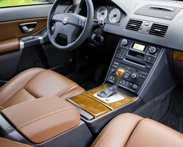 Volvo XC90 2.4D MT Kinetic — 9