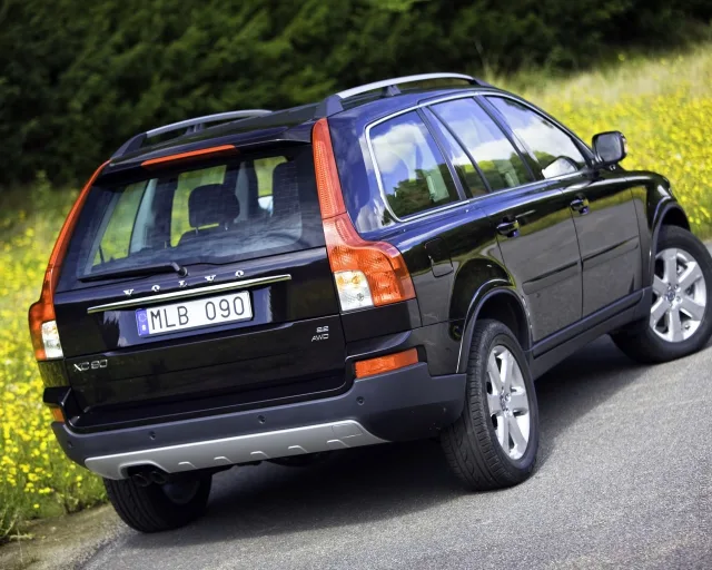 Volvo XC90 2.4D MT Kinetic — 17