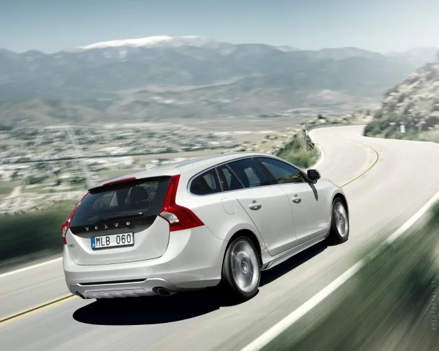 Volvo V60 2010 універсал — 23