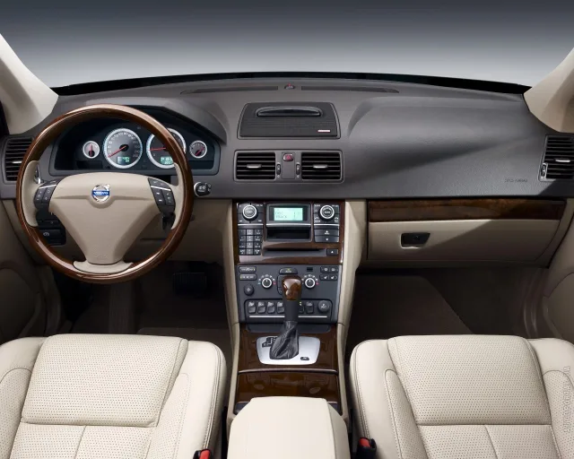Volvo XC90 2.4D MT Kinetic — 10