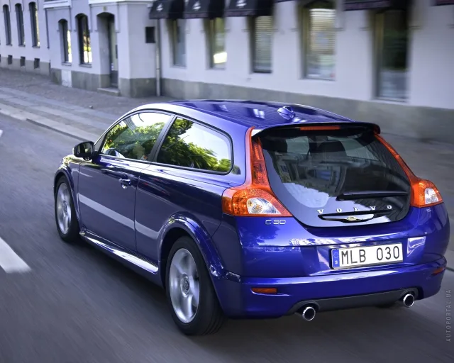 Volvo C30 2.0D MT Base — 16