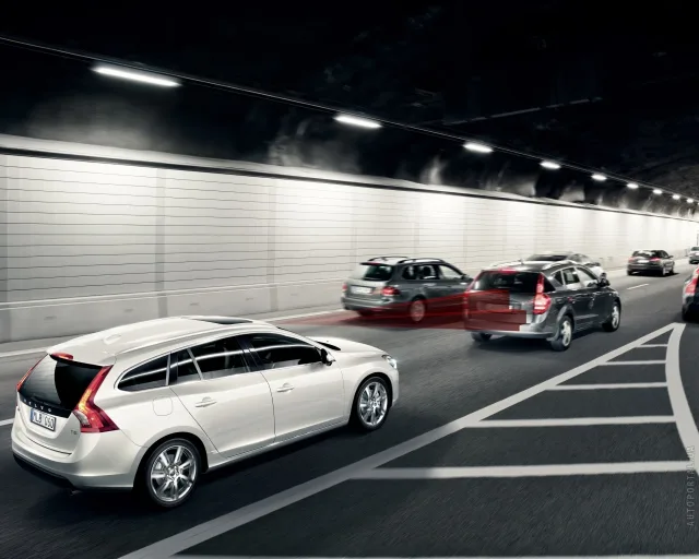 Volvo V60 2010 універсал — 9