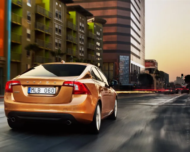 Volvo S60 2010 седан — 19