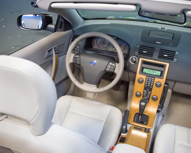 Volvo C70 2,4D AT Summum — 3