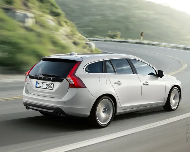 Volvo V60 2010 універсал — 22