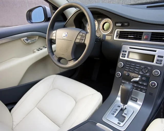 Volvo S80 седан — 3