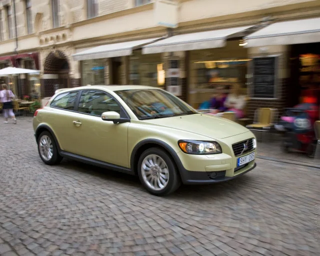 Volvo C30 2.0D MT Base — 10